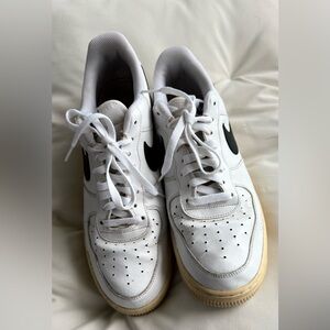 Nike Mens White and Black Sneakers